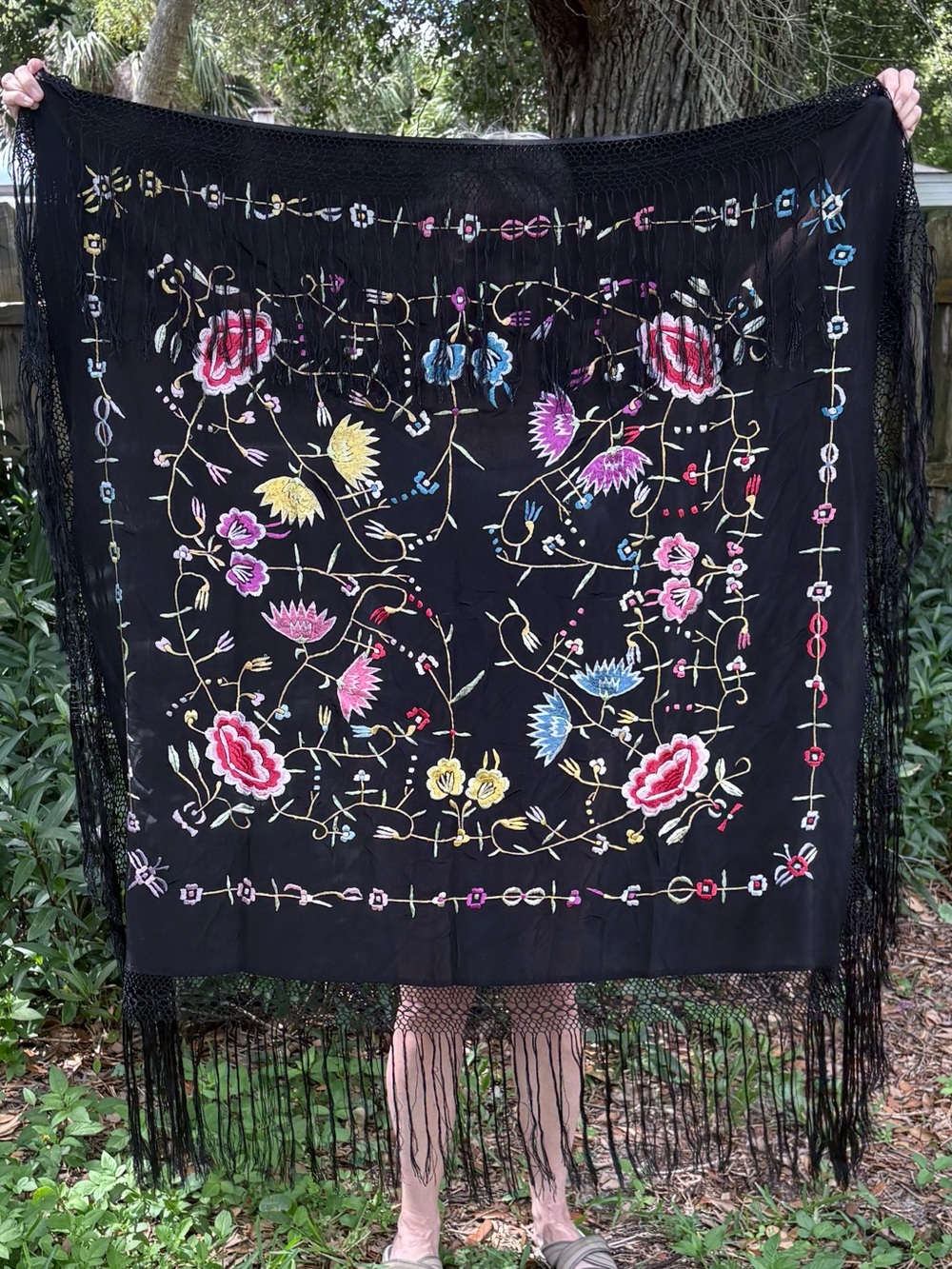 Piano shawl embroidered with flowers 3” fringe vguc